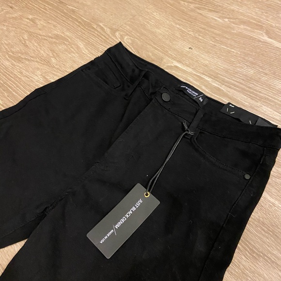 Black curved hem crop flare jeans - Picture 3 of 3